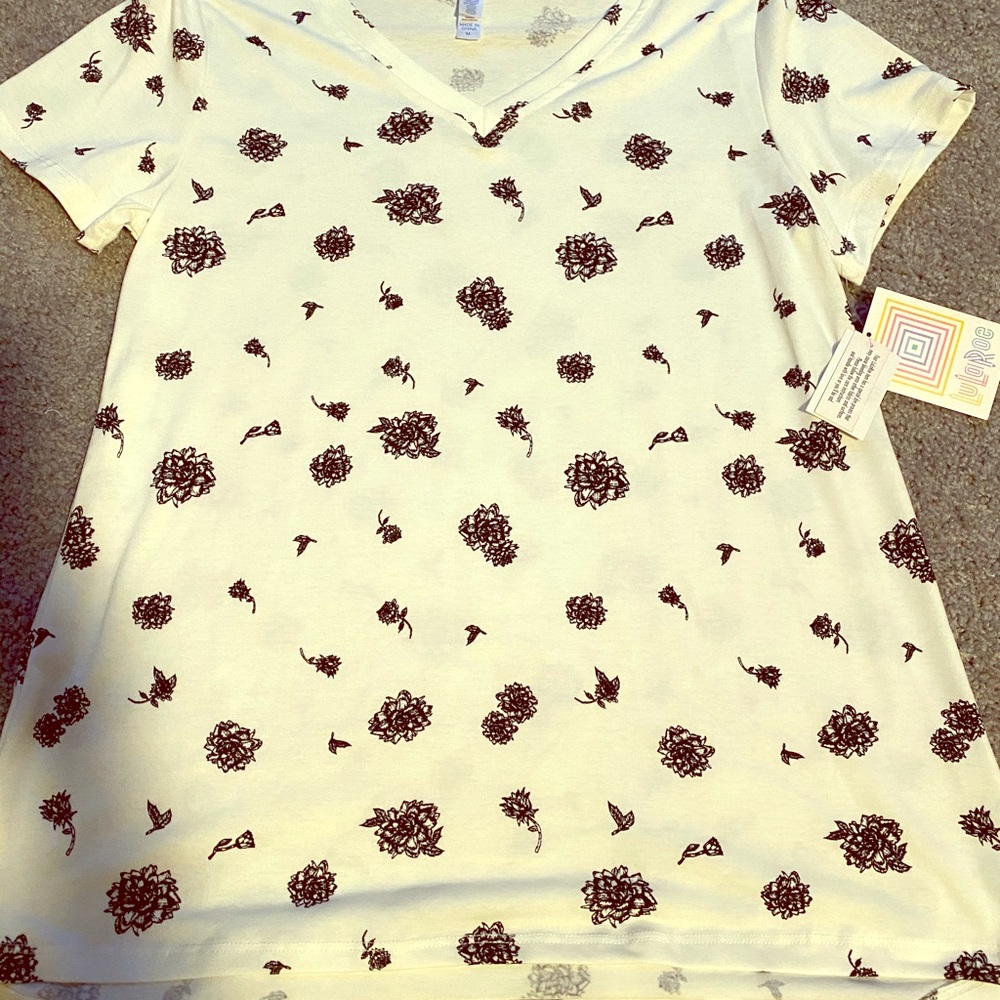 Lularoe christy tee size medium